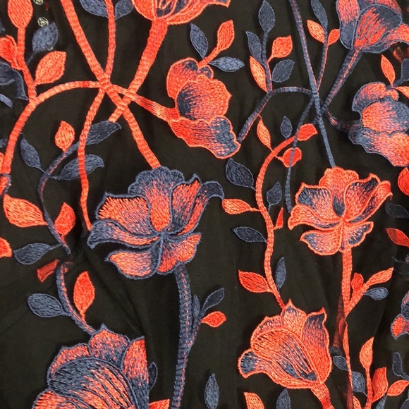 Missguided embroidered floral, backless party dress - Picture 3 of 4